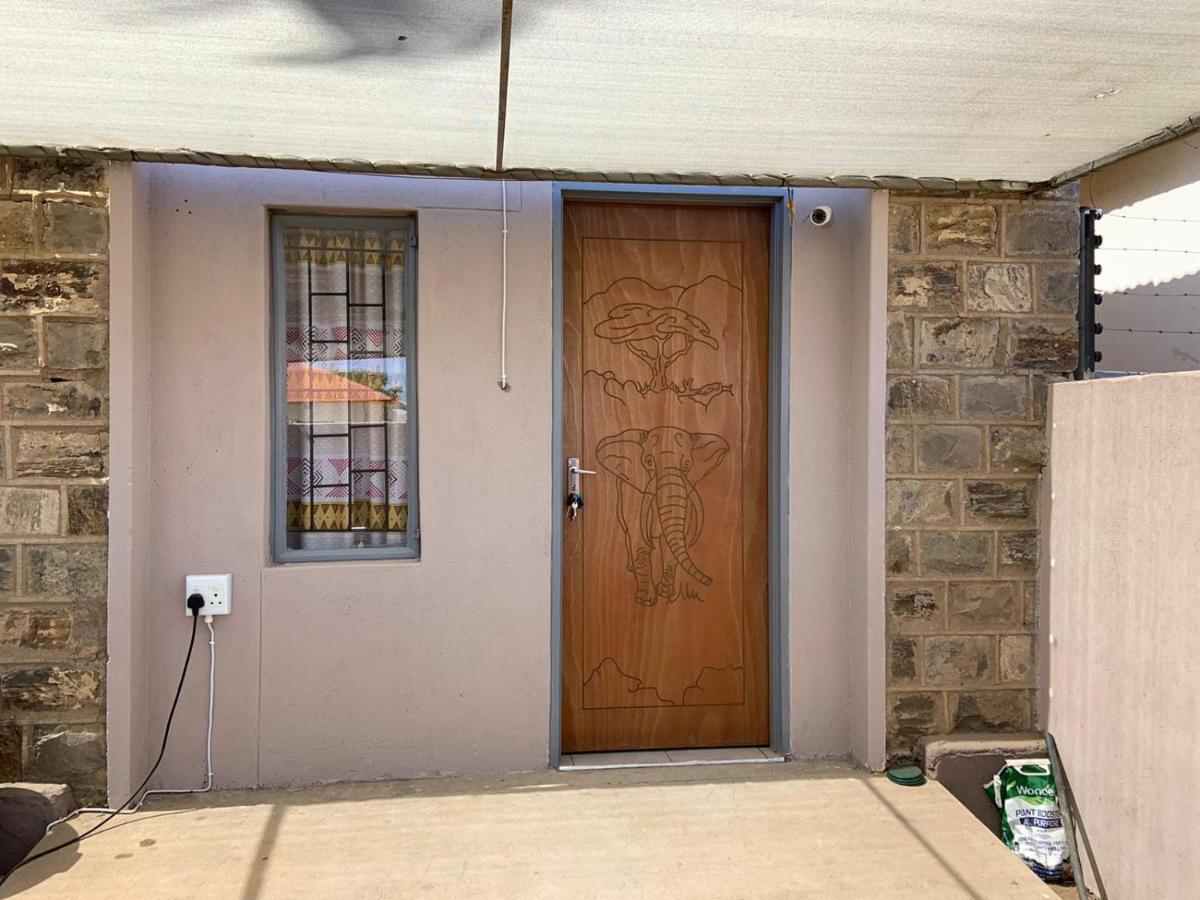 Keetmanshoop Self-Catering Hotel Exterior photo
